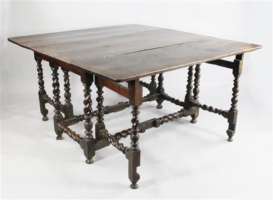 A Charles II oak gateleg table, extends to 4ft 10in. x 4ft 6in. x 2ft 5.5in.